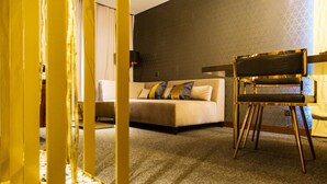 Minibar, in-room safe, desk, blackout curtains - Grand Plaza Hotel Nampula (Nampula)
