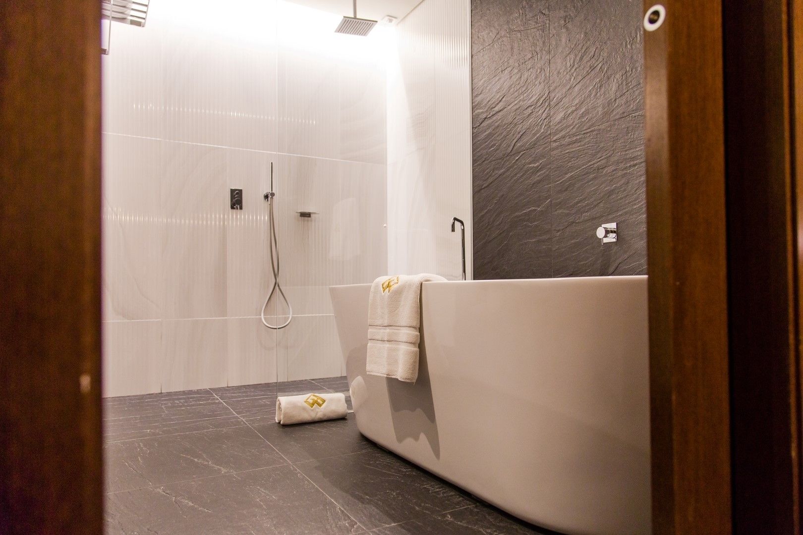 deep-soaking bathtub