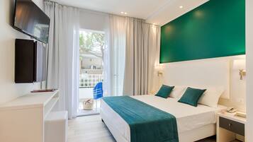 Minibar, una cassaforte in camera, una scrivania, Wi-Fi gratuito