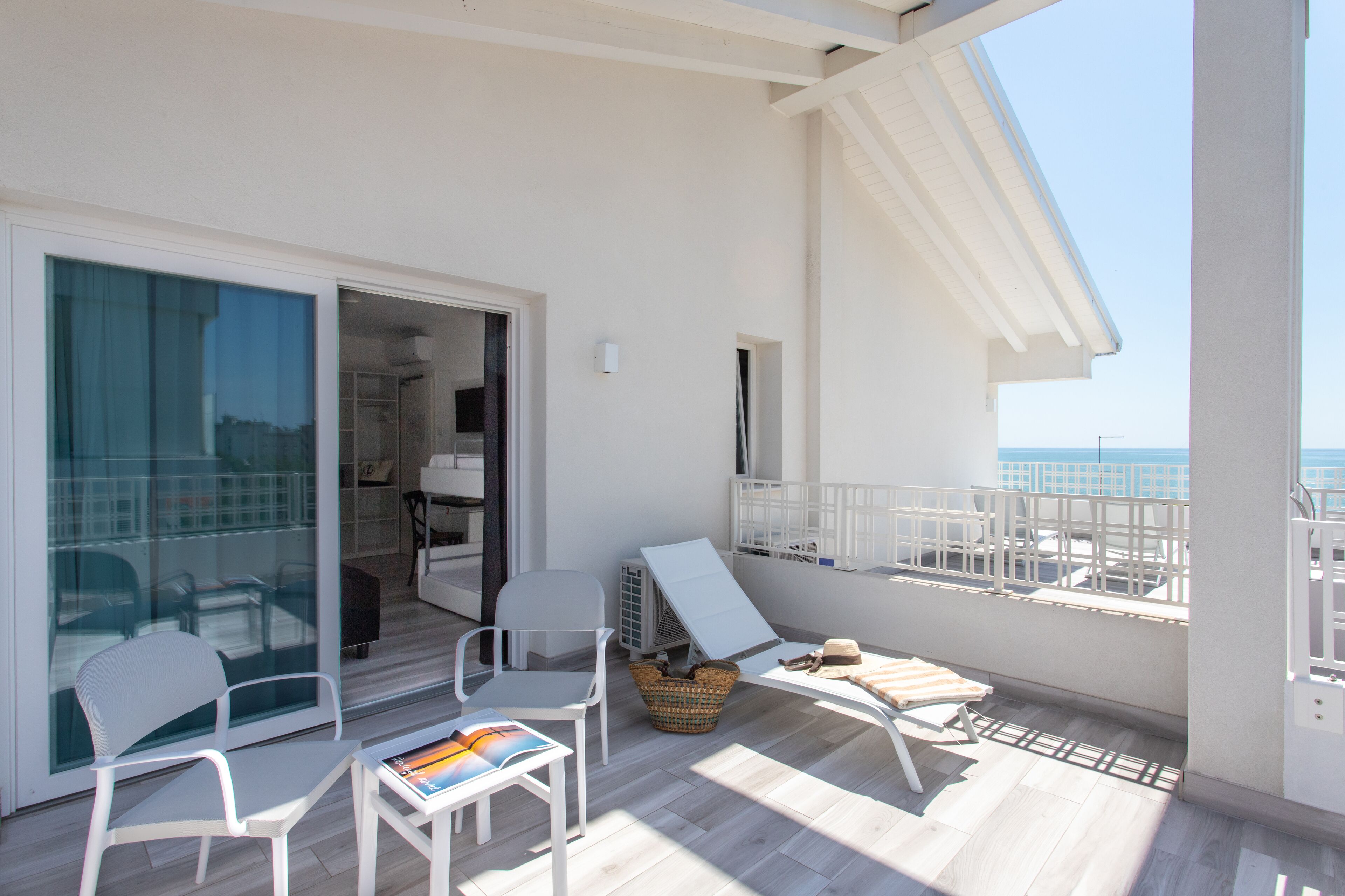 minibar, in-room safe, desk, free wifi