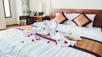 Deluxe Room, Hot Tub, Beach View | Blackout drapes, soundproofing, free WiFi, bed sheets