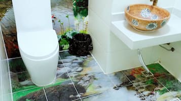 Sturta, hárblásari, inniskór, handklæði