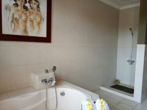Exclusive Suite | Bathroom | Towels