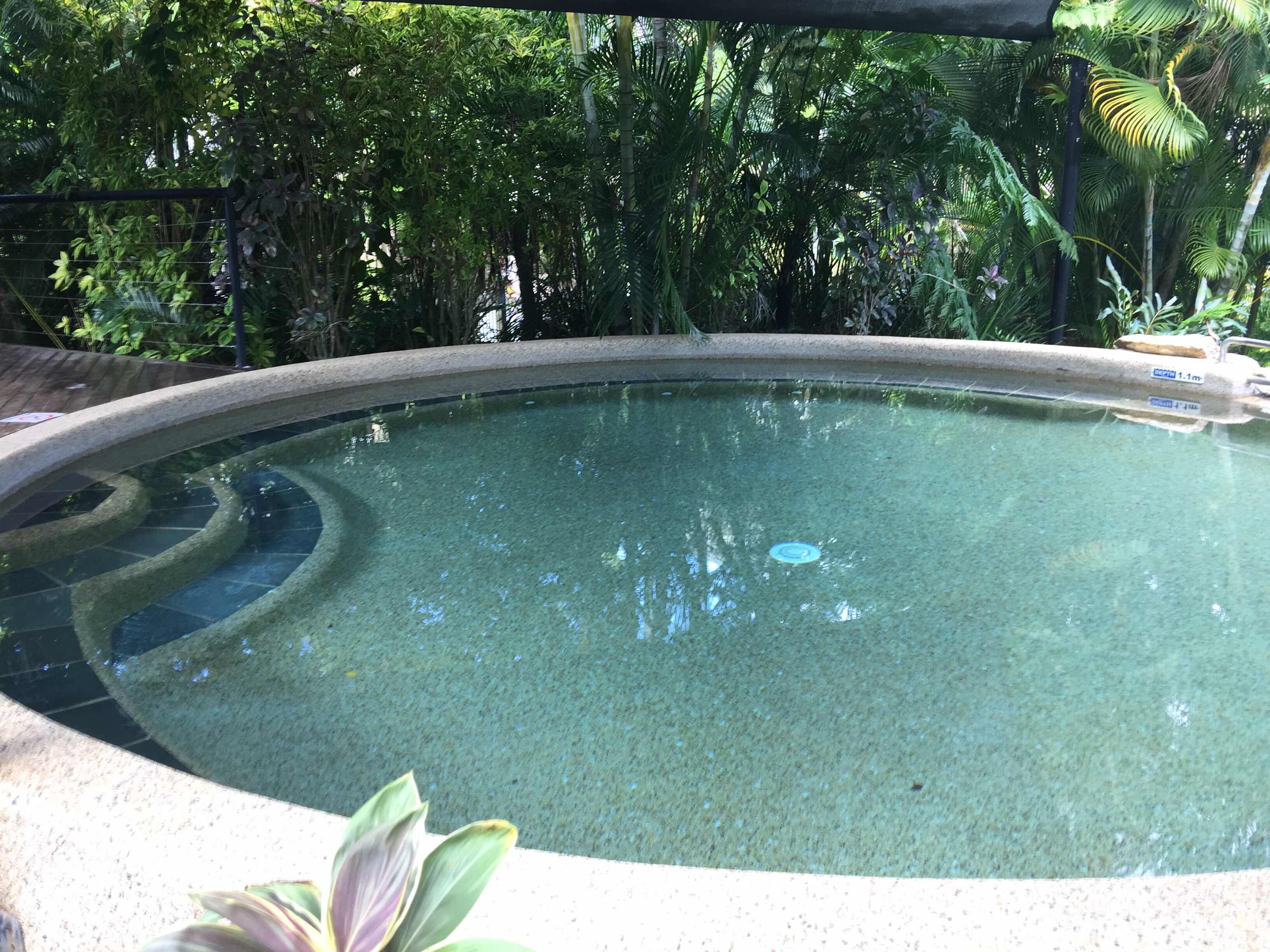 2 outdoor pools