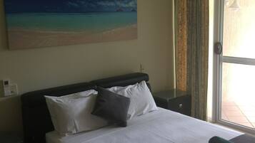 Family Apartment, 3 Bedrooms | 3 bedrooms, desk, iron/ironing board, travel crib