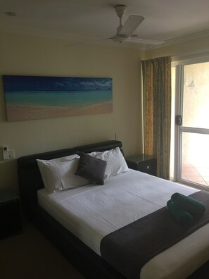 Family Apartment, 3 Bedrooms | 3 bedrooms, desk, iron/ironing board, travel crib