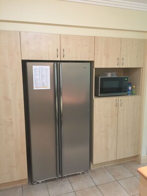 Family Apartment, 3 Bedrooms | Microwave