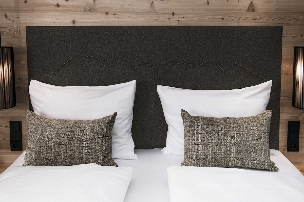 in-room safe, desk, blackout curtains, free wifi