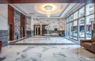 Área de estar no saguão