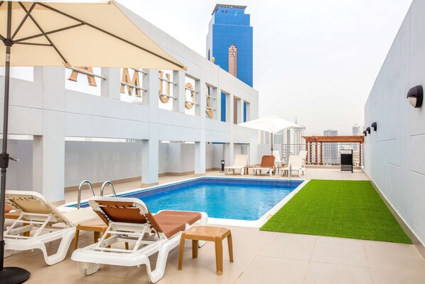 Outdoor pool - Loumage S Suites and Spa (Manama)
