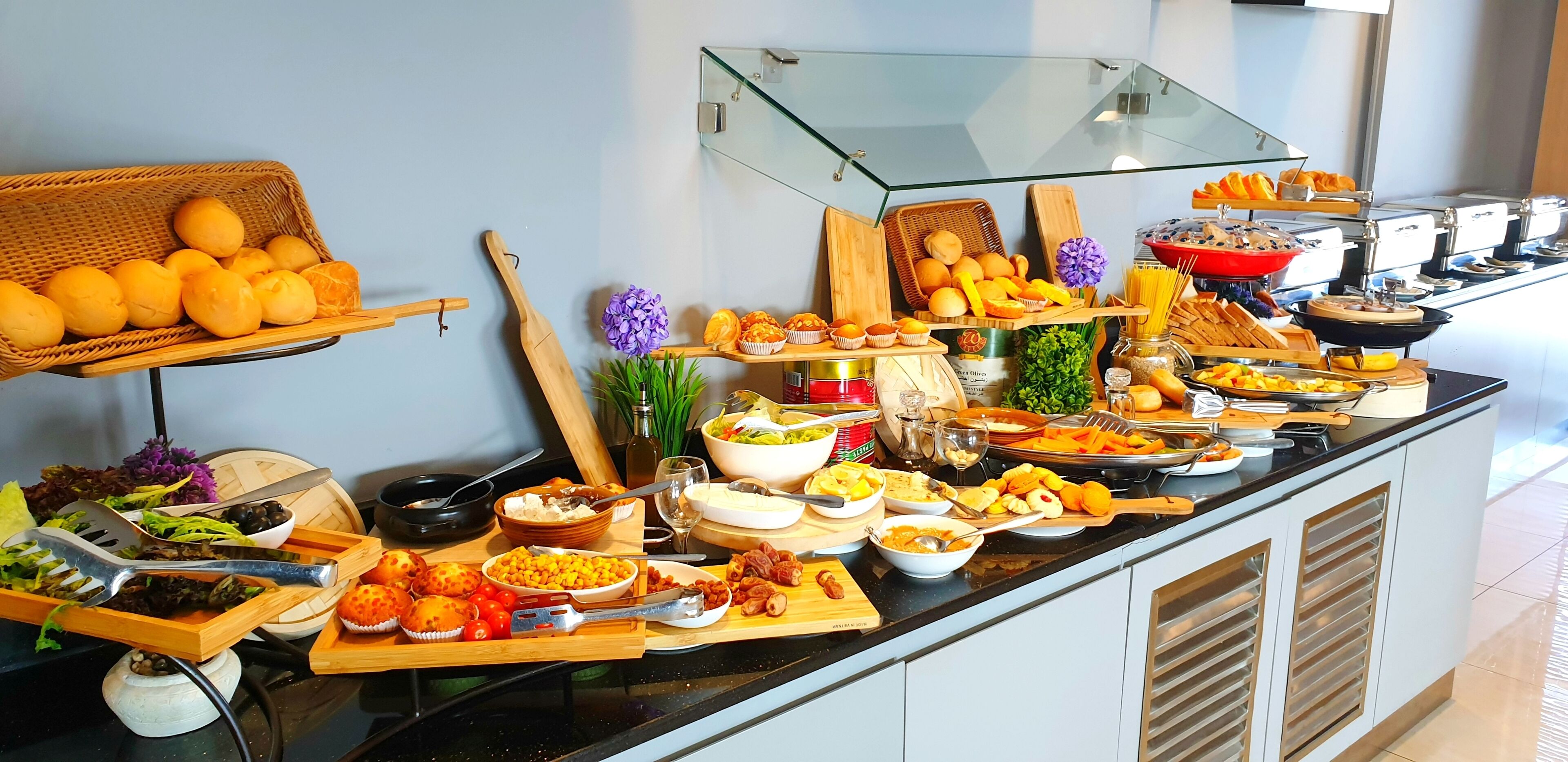 每日供应欧陆式早餐（每人 BHD 4）