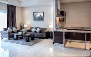 55-inch Smart TV with satellite channels - Loumage S Suites and Spa (Manama)