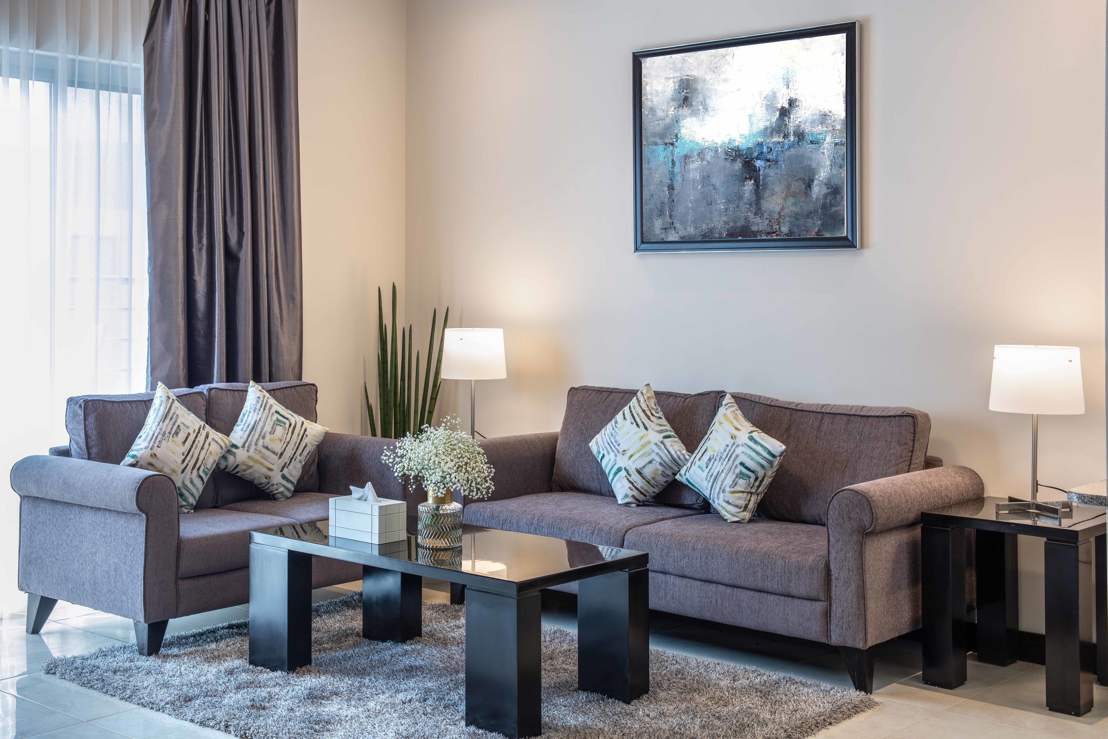 55 inci sebuah televisyen pintar dengan satelit 