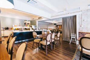 Petit déjeuner buffet compris tous les jours