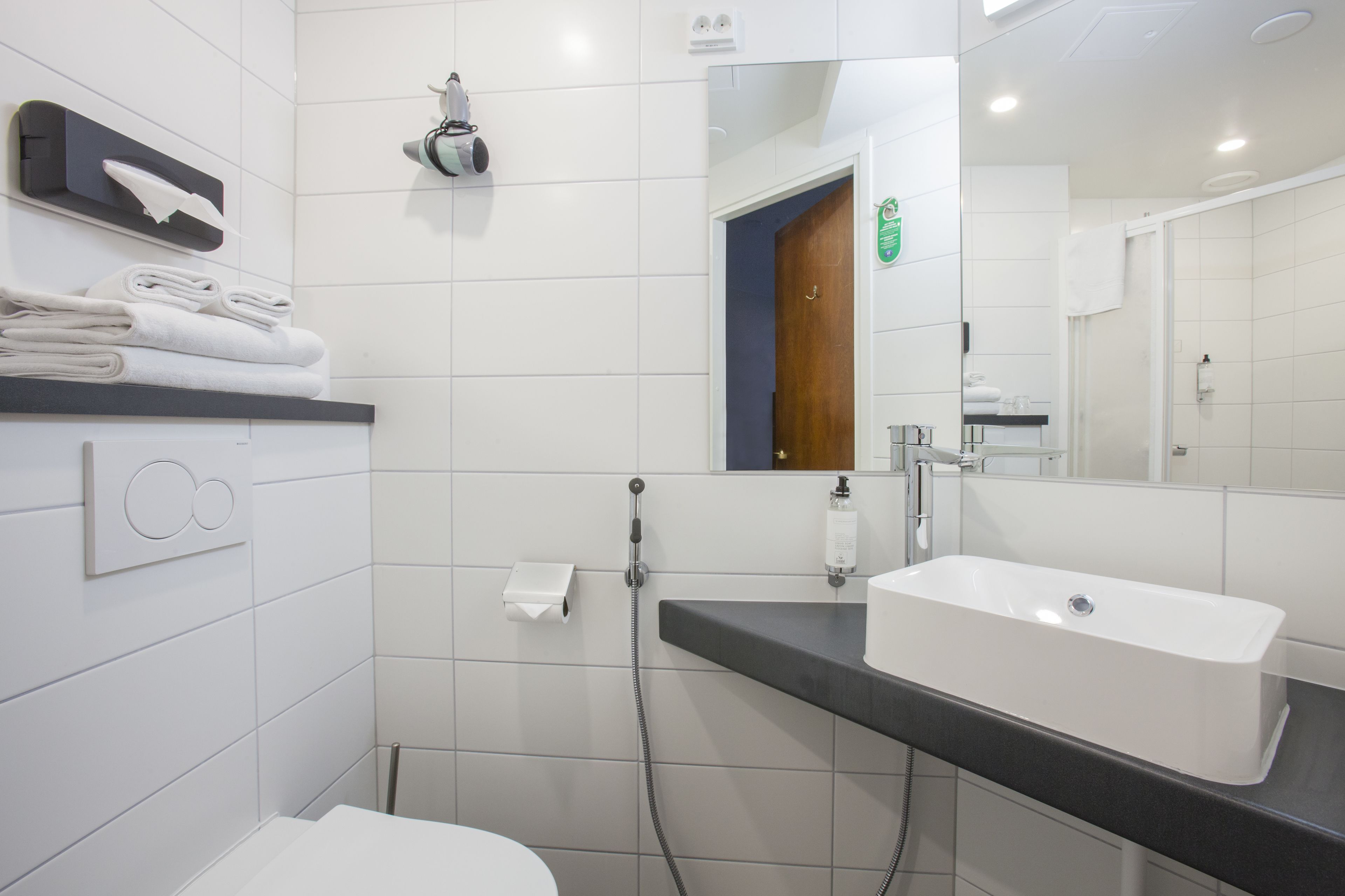 business twin room | bathroom | shower, free toiletries, hair dryer, towels