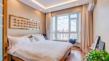 Deluxe-Apartment, 2 Schlafzimmer | 2 Schlafzimmer, hochwertige Bettwaren, Minibar, individuell dekoriert