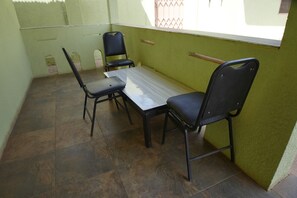 Café da manhã com pratos da culinária local grátis todos os dias