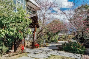 Property grounds - Yunnan Homestay (Ren'ai)