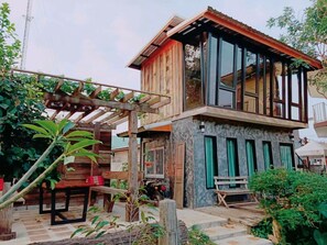 Exterior - Heuan Na Khee (Ban Dung)