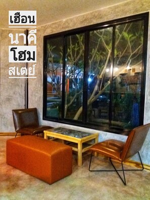 Lobby sitting area - Heuan Na Khee (Ban Dung)