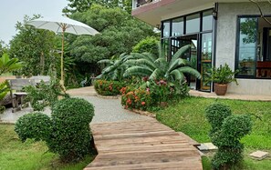 Garden view - Heuan Na Khee (Ban Dung)