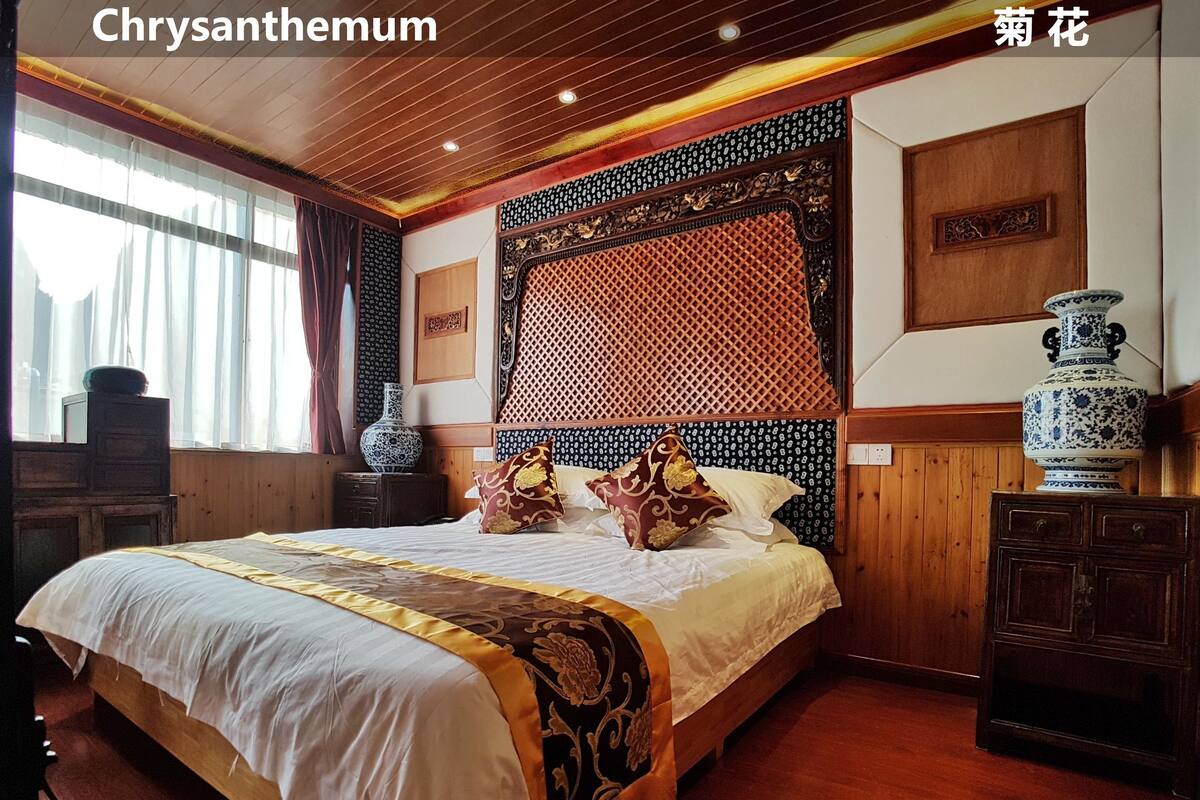 Luxury Suite | Desk, blackout drapes, soundproofing, rollaway beds (surcharge)