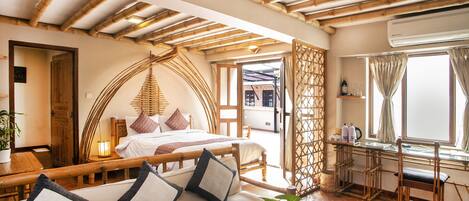 Deluxe Room, 1 Queen Bed, Courtyard View | 1 bedroom, desk, laptop workspace, soundproofing