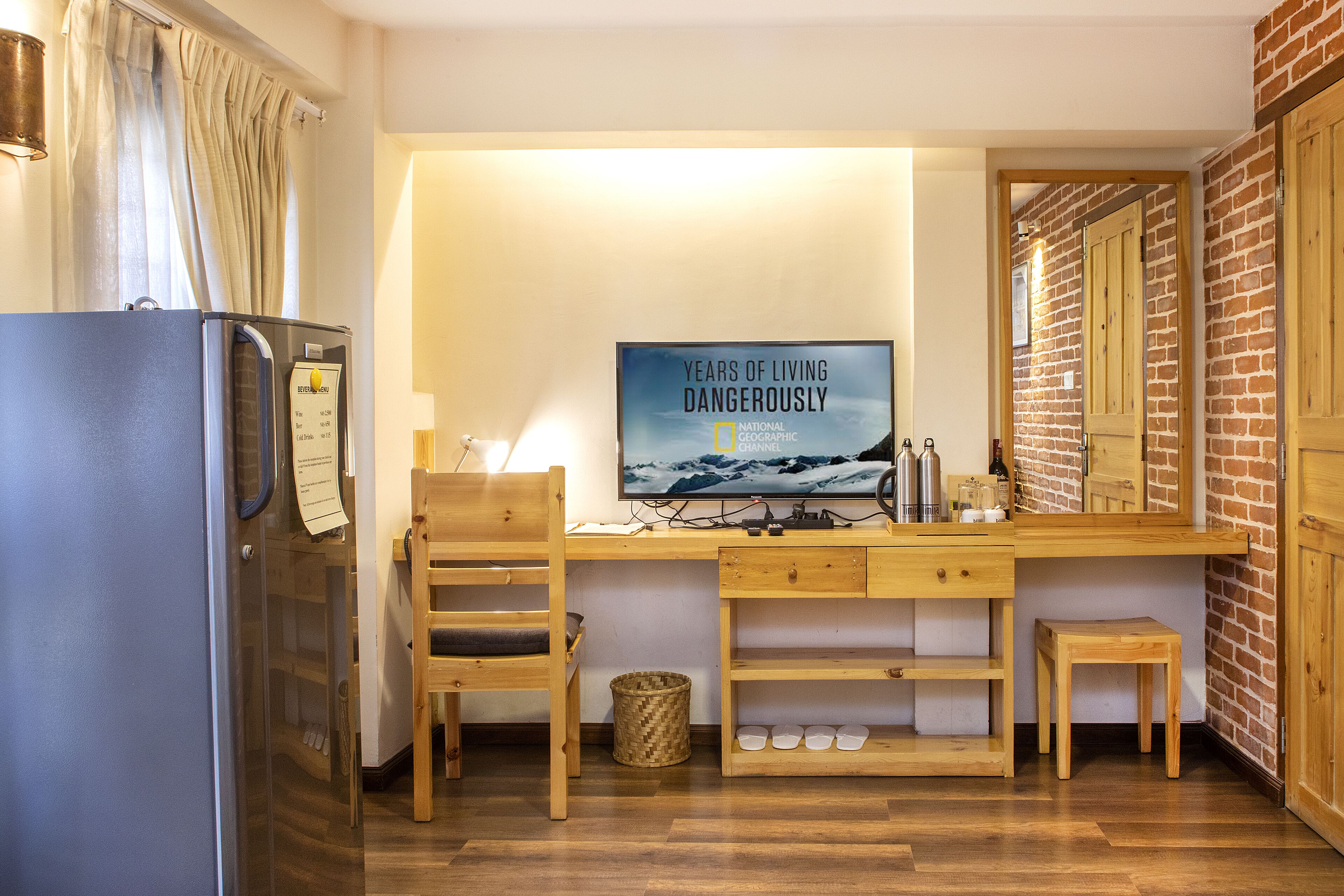 deluxe room, 1 queen bed | 1 bedroom, desk, laptop workspace, soundproofing