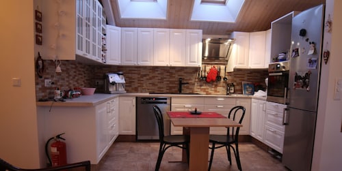 Three Sisters Studio Apartments