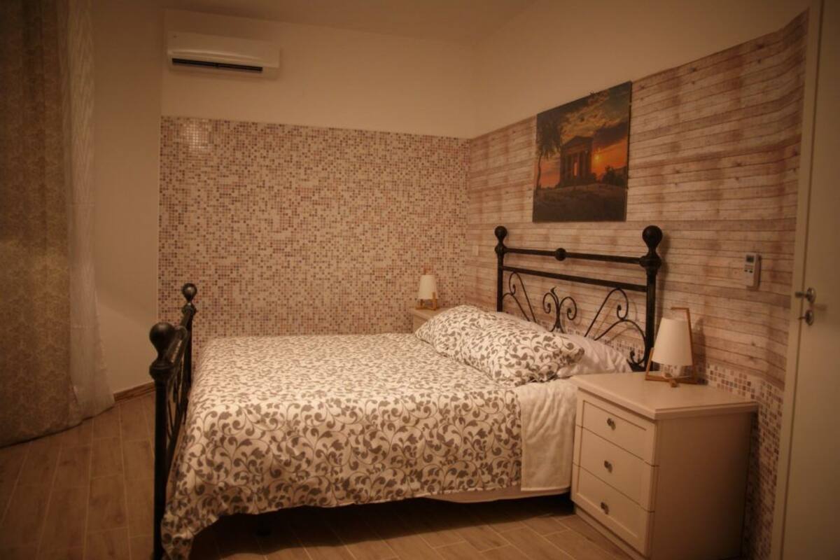 Habitación doble estándar | Ropa de cama de alta calidad, escritorio, insonorización y wifi gratis