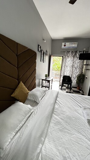 Deluxe-Zimmer | Daunenbettdecken, Zimmersafe, Schreibtisch, Zustellbetten