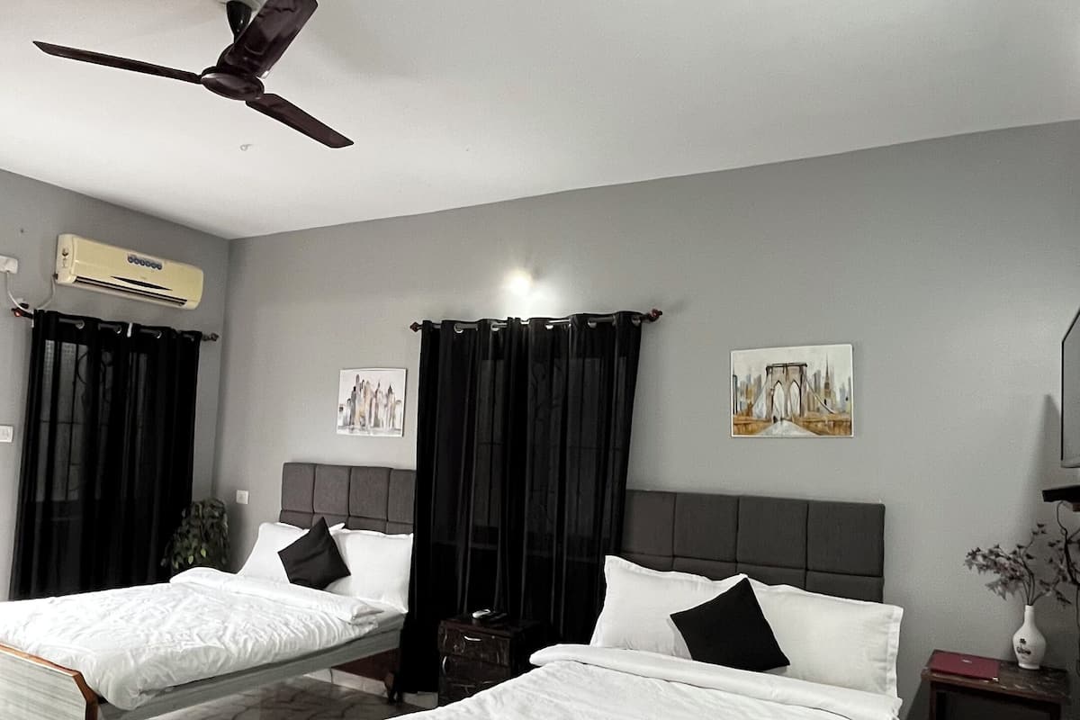 Deluxe Quadruple Room | Down comforters, in-room safe, desk, rollaway beds (surcharge)