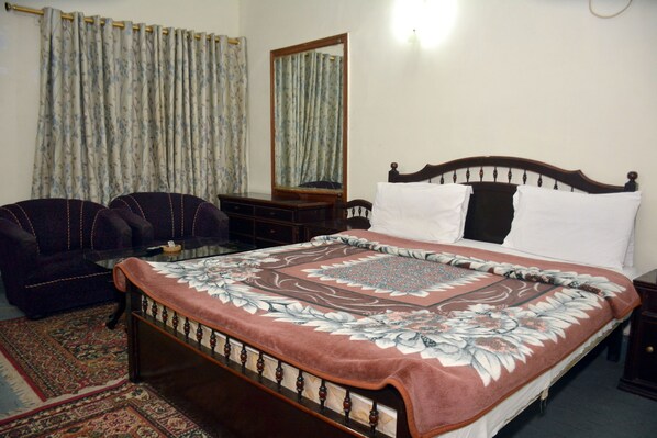 書桌、免費有線上網