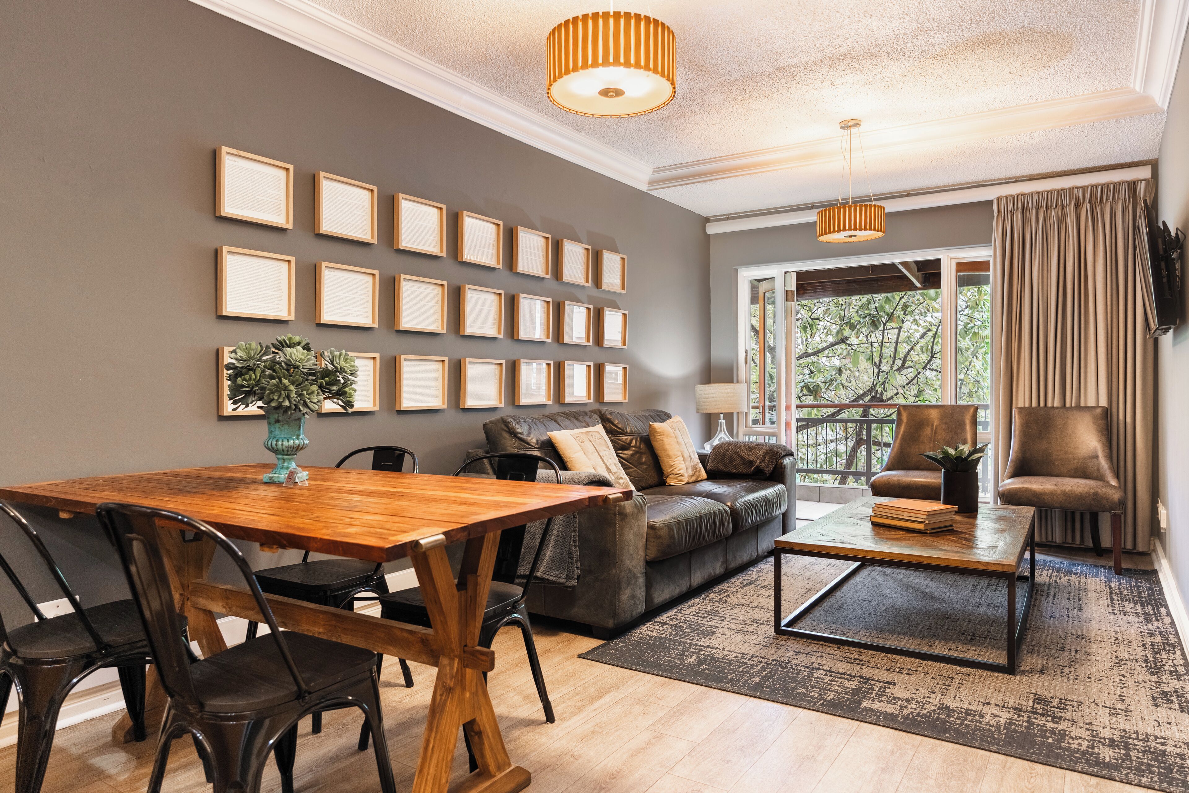 City Apartment, Multiple Beds, Non Smoking | Living area