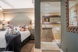 City Apartment, Multiple Beds, Non Smoking | 2 bedrooms, premium bedding, pillowtop beds, in-room safe
