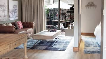 Comfort Apartment, 1 King Bed, Non Smoking | Living area | 32-inch flat-screen TV with cable channels, plasma TV, Netflix