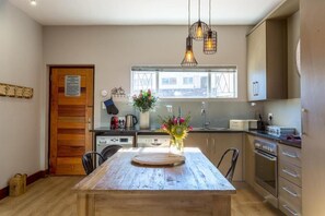 Comfort Apartment, 1 King Bed, Non Smoking | Private kitchen | Full-size fridge, microwave, oven, stovetop