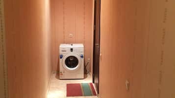 Apartamento | Zona de estar | Una televisión de pantalla plana