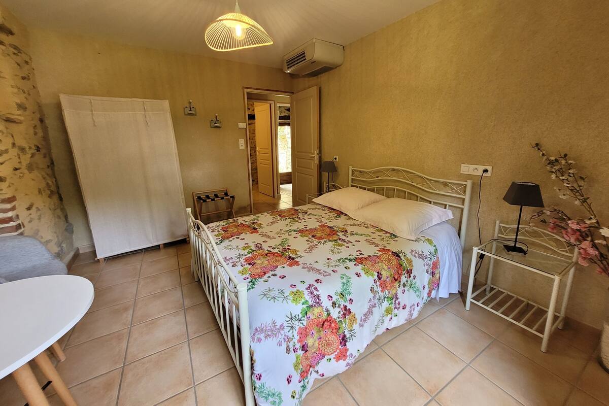 Suite familiar, baño privado, vista al jardín (Au Fil De L'hyrome) | Ropa de cama de alta calidad y decoración personalizada