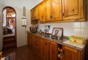 Ferienhaus, 3 Schlafzimmer, eigener Pool | Gemeinschaftsküche | Großer Kühlschrank, Herdplatte, Wasserkocher mit Kaffee-/Teezubehör