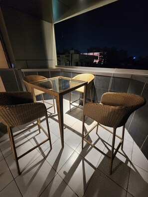 Outdoor dining - Hotel Square 9 Inn (Gurugram)