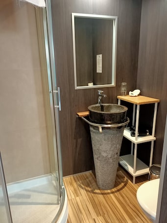 Double Room | Bathroom | Shower, hair dryer, towels, soap. Hotel Le Saint Amant