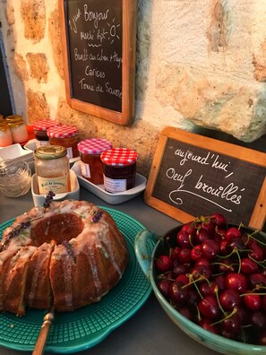 Free daily full breakfast 