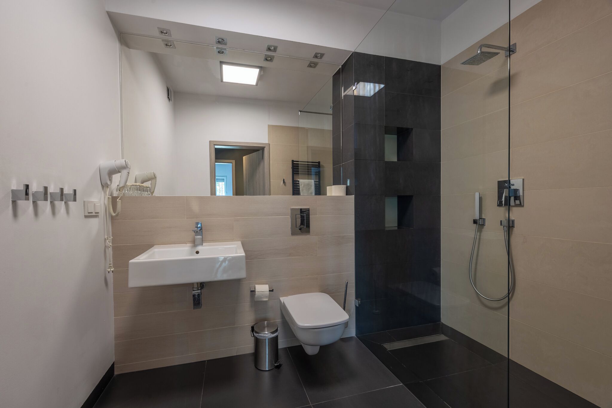 Comfort Apartment, Multiple Beds, Non Smoking, Balcony | Bathroom | Shower, free toiletries, towels