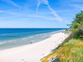 靠近海滩、沙滩椅