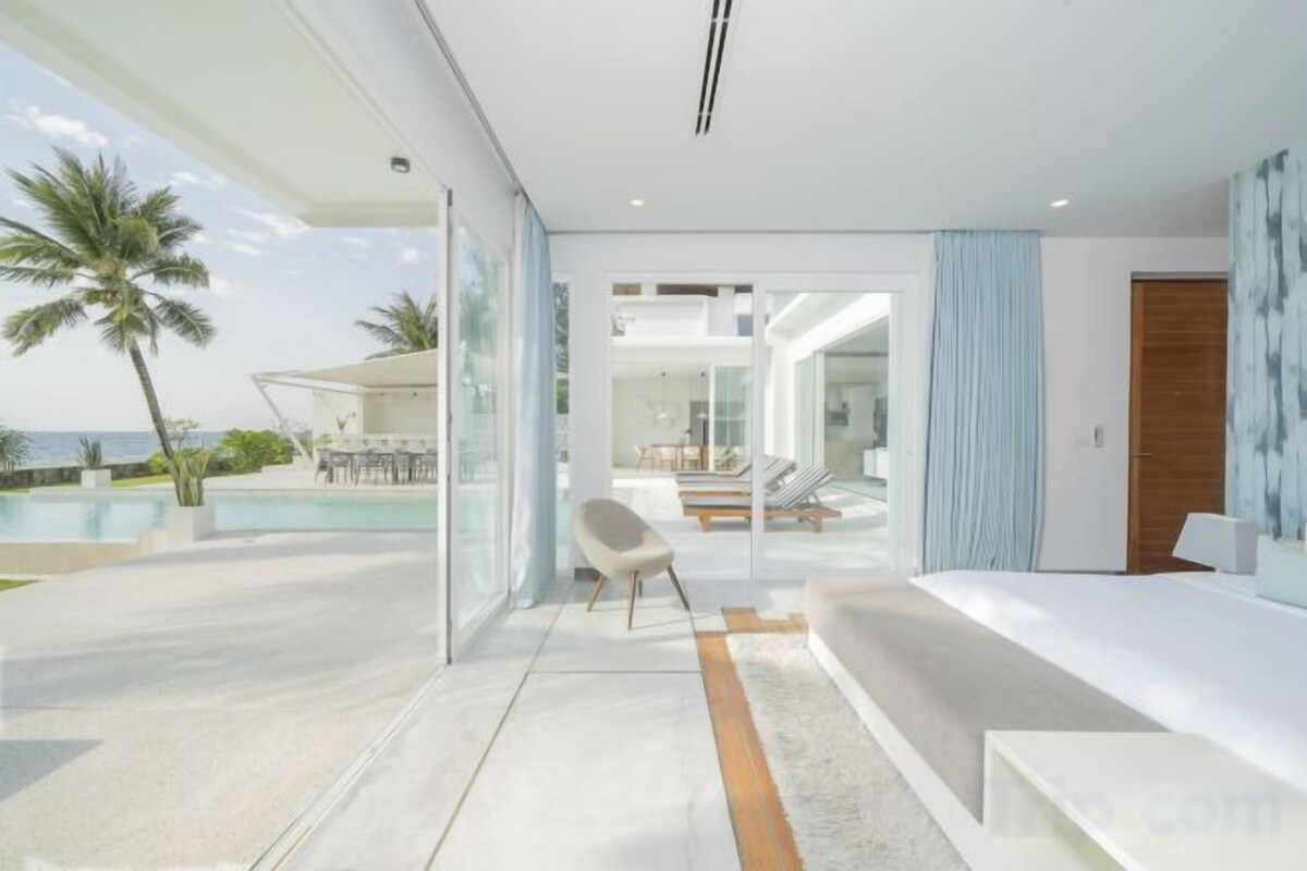 5 bedrooms, premium bedding, free minibar items, in-room safe