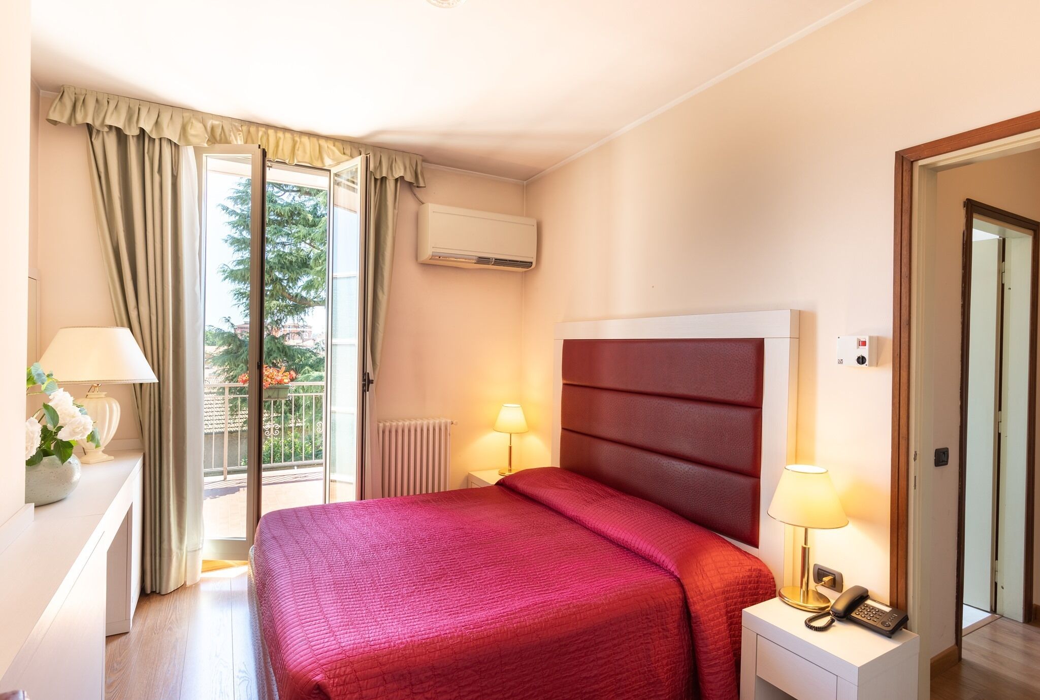 superior double room, terrace | premium bedding, pillow-top beds, in-room safe, desk