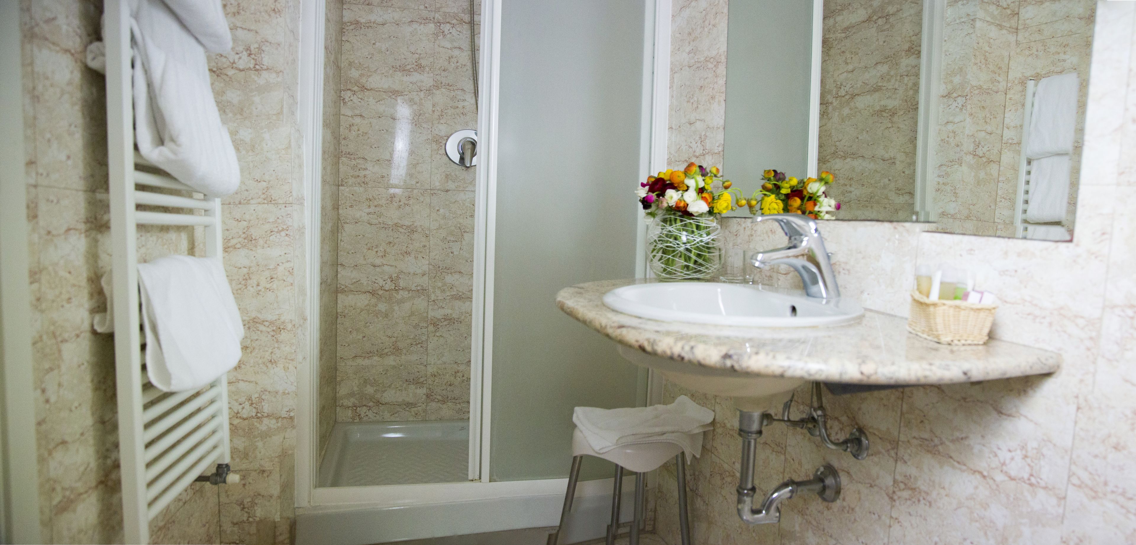 free toiletries, towels