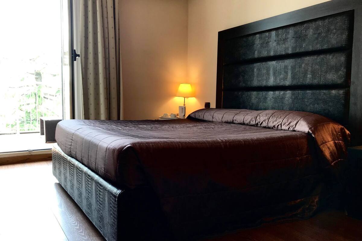 superior double room, terrace | premium bedding, pillow-top beds, in-room safe, desk