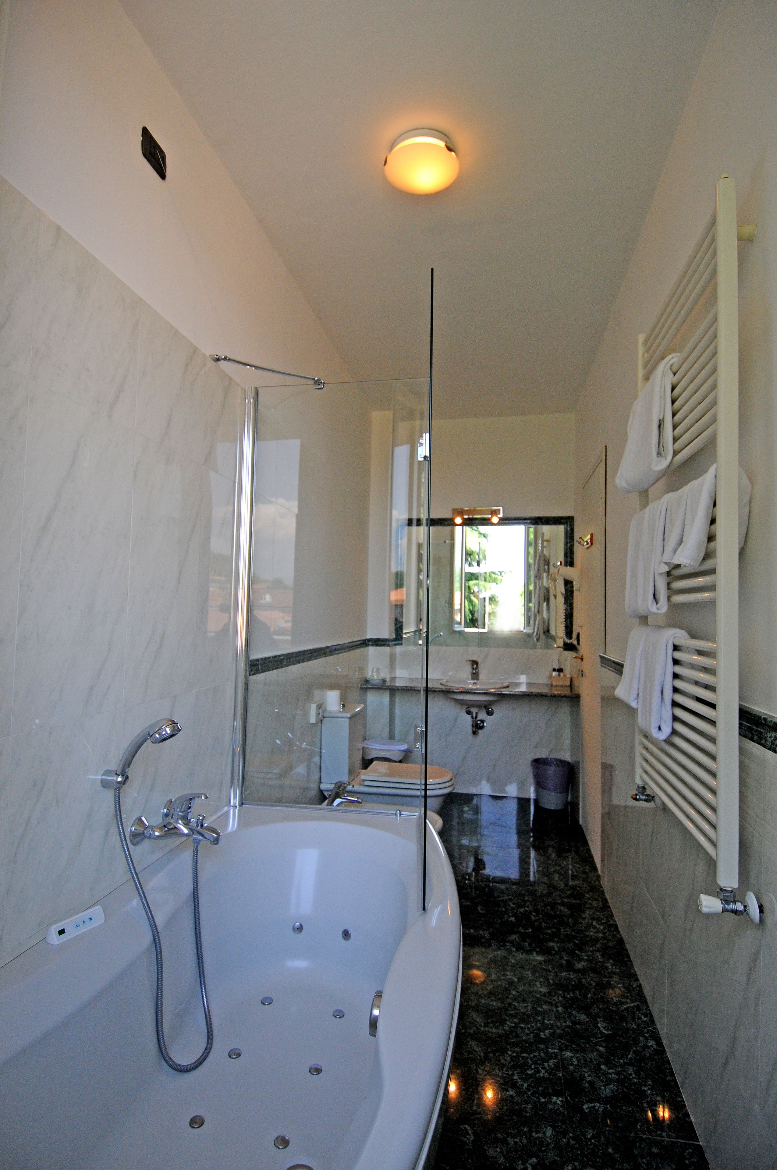 superior double room, terrace | bathroom | free toiletries, towels